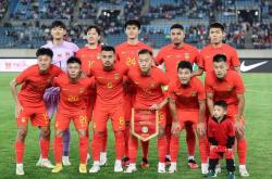 开云体育登录-足球热潮席卷全国，各队球员为胜利而拼搏的简单介绍