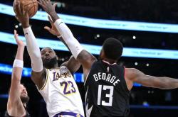 开云体育下载-关键球失手致胜，球队遭遇连败