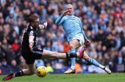 开云体育在线-埃弗顿击败强敌，球队积极备战