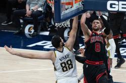 开云体育-公牛遭遇三连败，球队面临困境迫切需改善