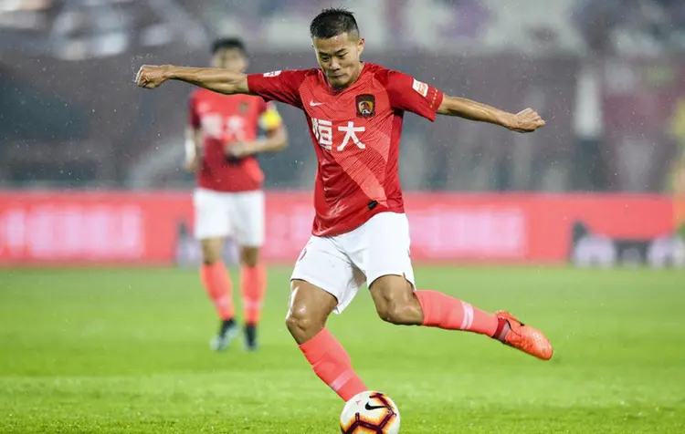 上港队员伤缺困扰，主教练设法调整