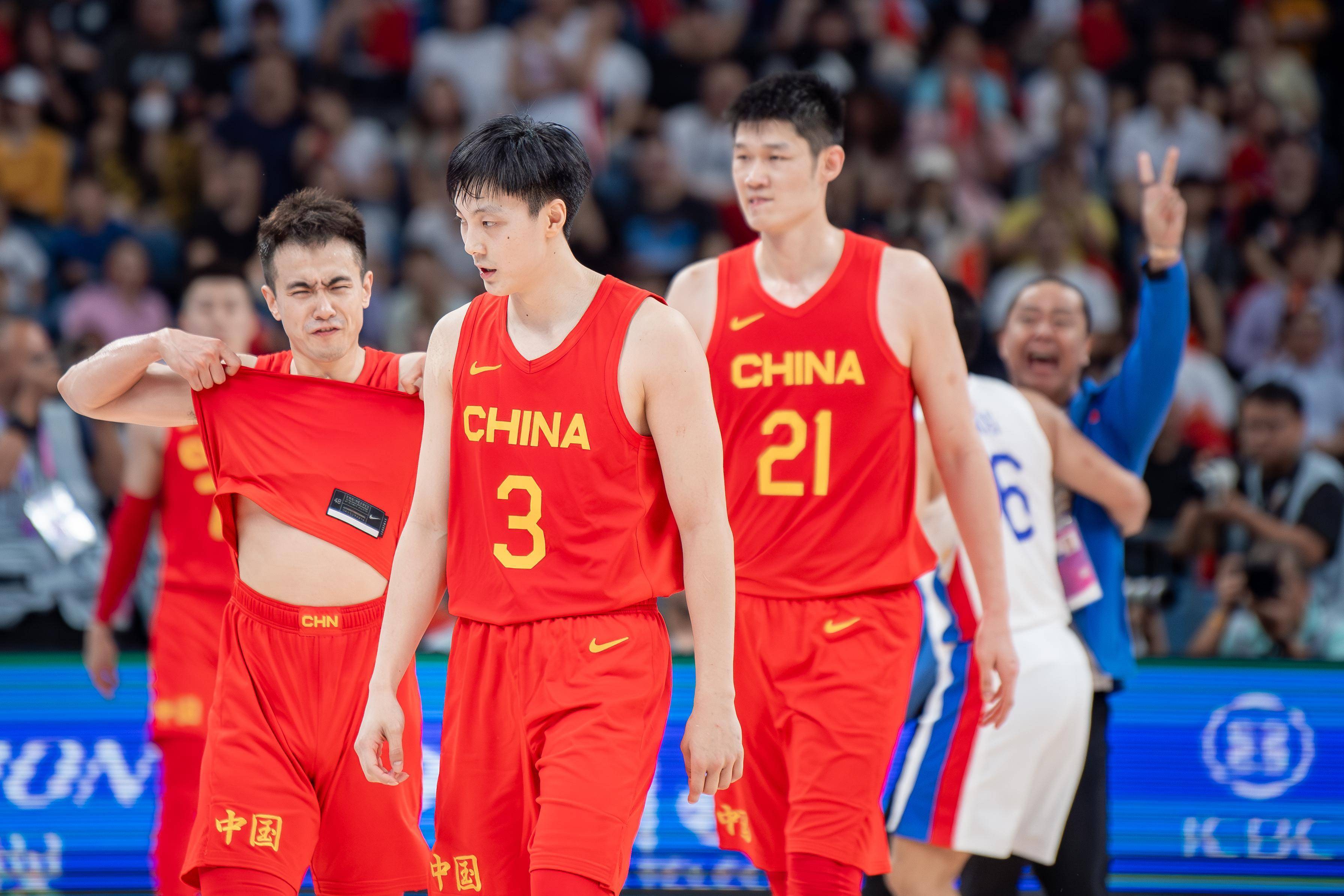 广东男篮表现不俗，继续保持领先地位