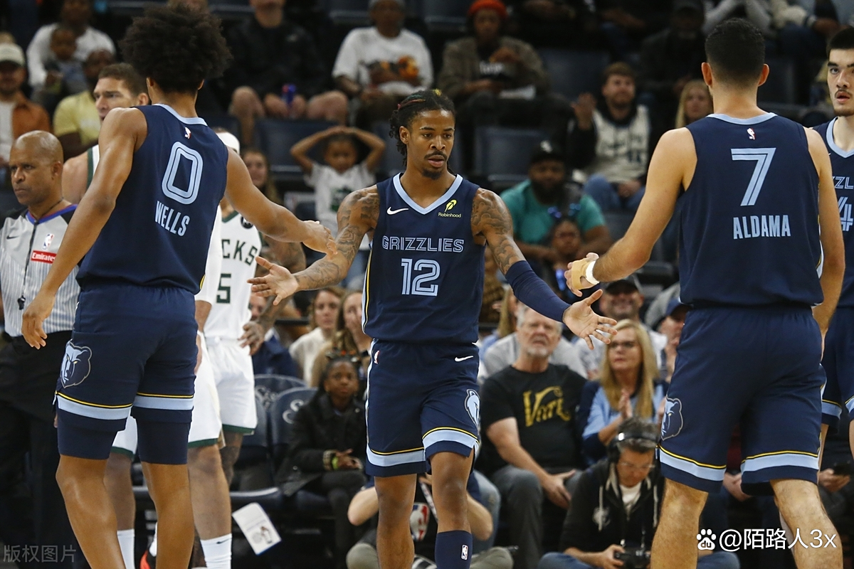包含NBA比赛充满悬念，每个比赛深深吸引球迷的词条