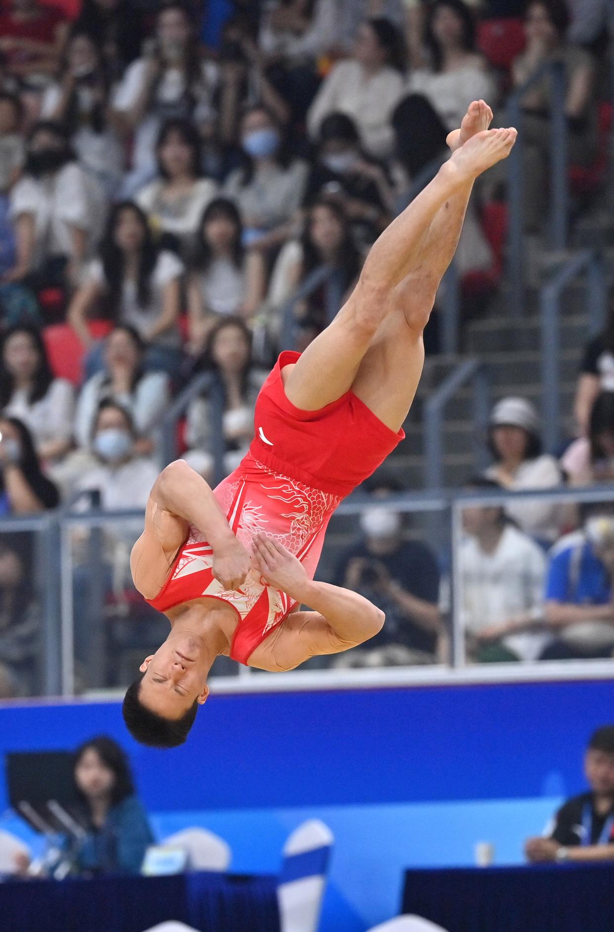 体操选手训练争取突破，冠军青睐的简单介绍