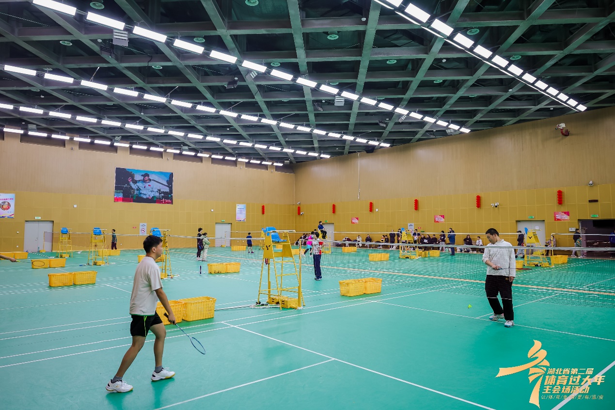 包含精彩瞬间频频上演，体育场上火爆全场的词条