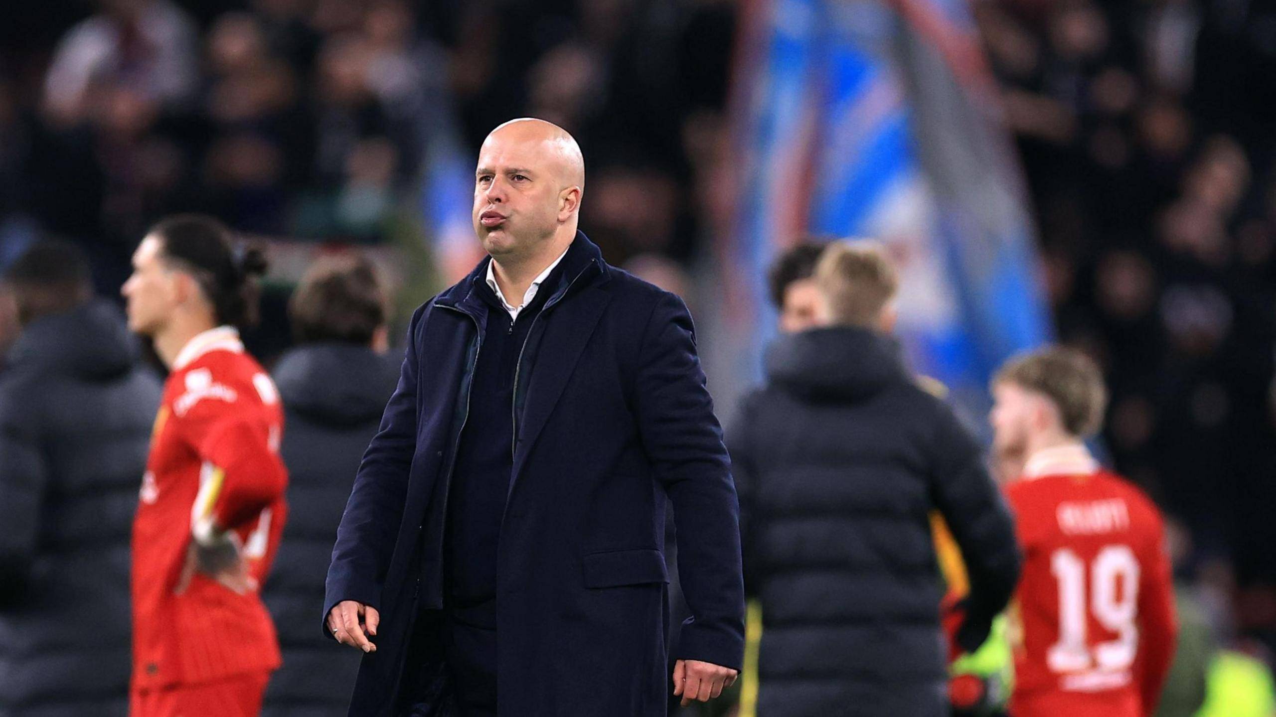 战胜压力，利物浦晋级淘汰赛取得成功