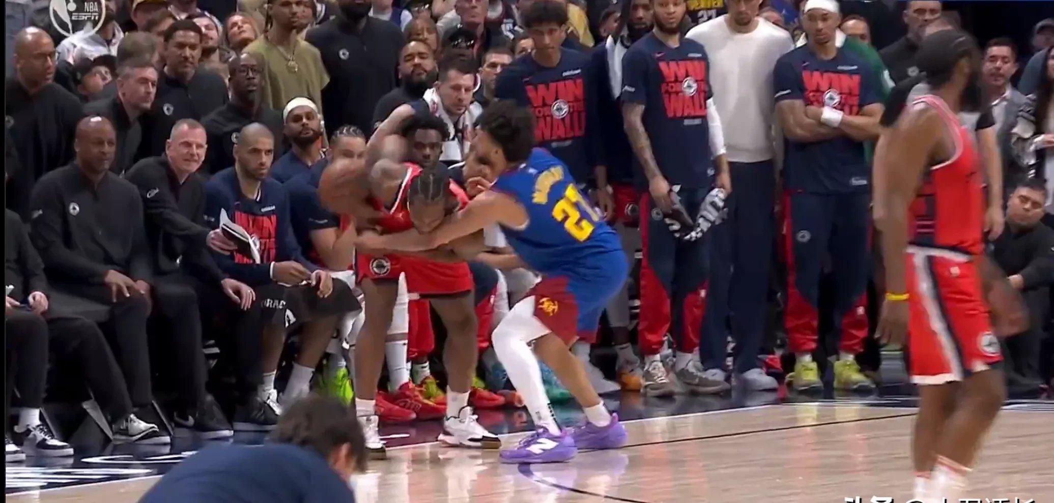 快船负76人遭遇两连败