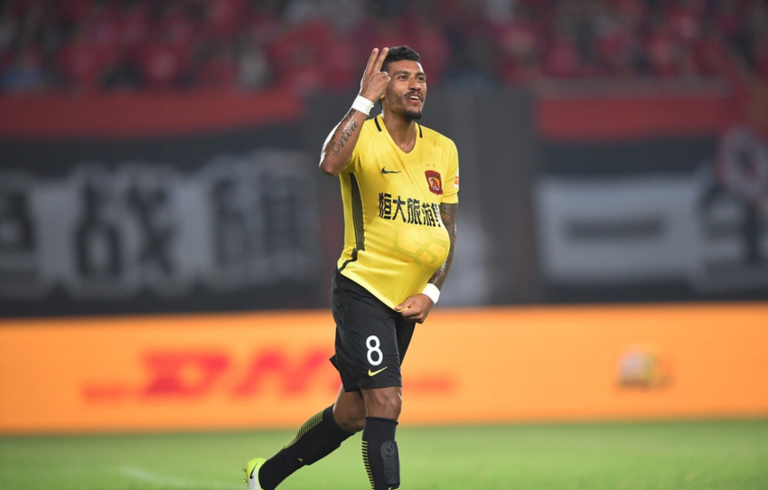 包含恒大豪取连胜，力压群雄的词条