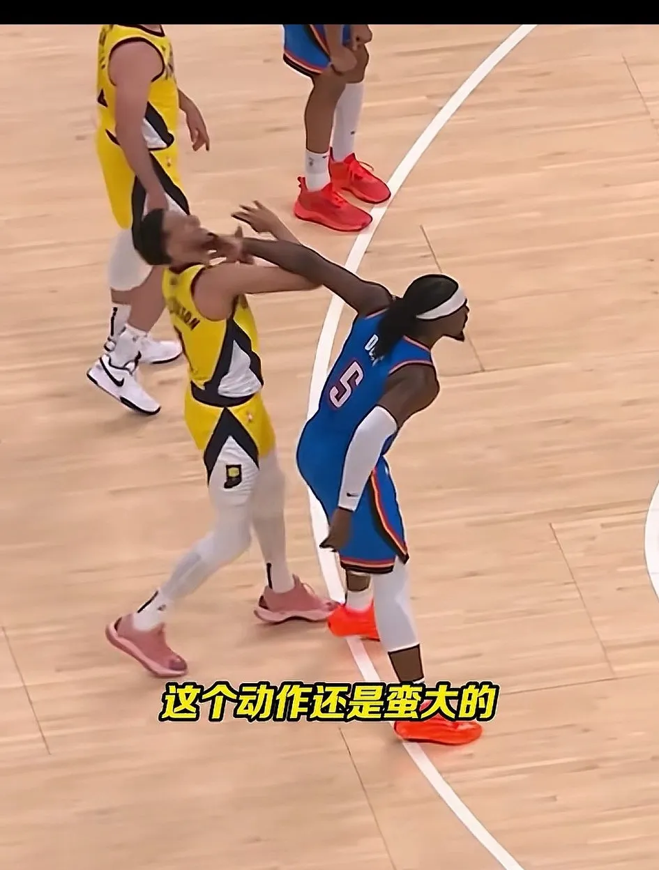 篮球裁判执法失误引起球迷不满